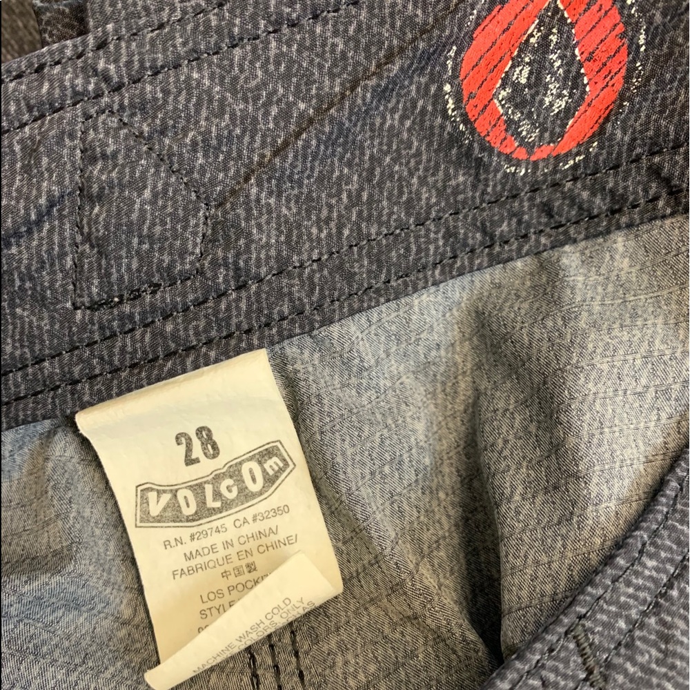 Volcom Shorts Size 28 - Picture 11 of 13